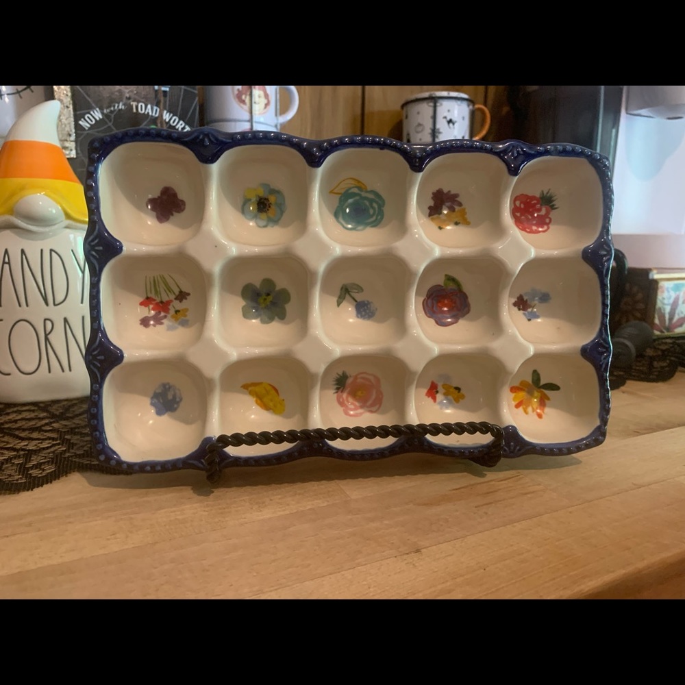 Pioneer woman egg plate